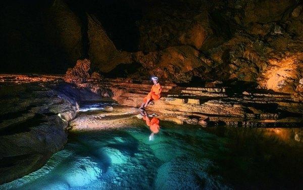 巾帼女英雄被敌人枪毙，请朝我的头开枪，不要打我肚子里的孩子