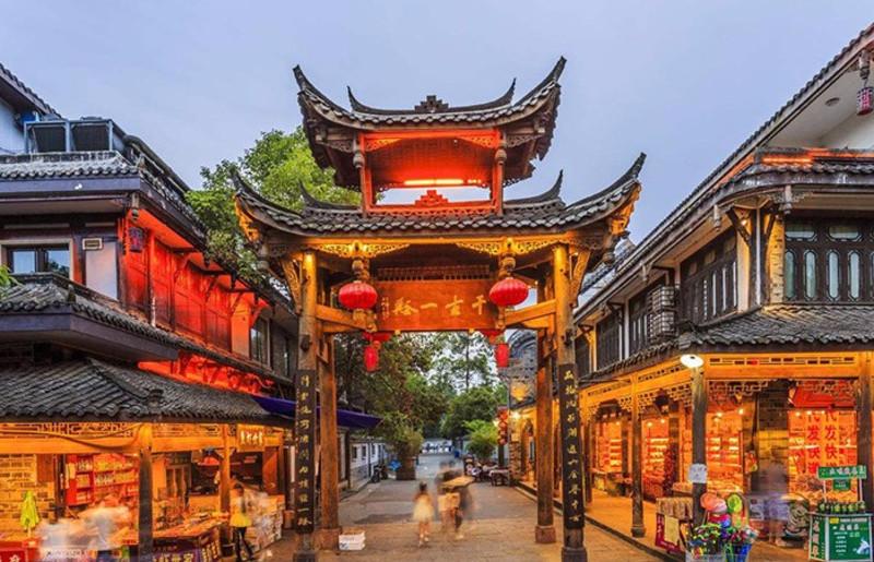 美国运通Q4业绩好坏参半 2024财年展望乐观引股价盘前上涨