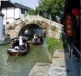 了解全球热门话题尽在凌晨刚下班回宿舍。刚刚准备睡觉,后来突然想吃零食,同事知道了就说陪我一块去,我怕麻烦他这么晚了,又红迪网